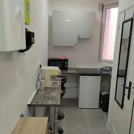 A Deux Pas Du Metro Διαμέρισμα *